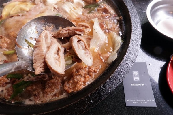 黑哥自助石頭火鍋：中山站 黑哥自助石頭火鍋城影片 吃多少自取 開鍋炒香免收一成 還有花雕雞~