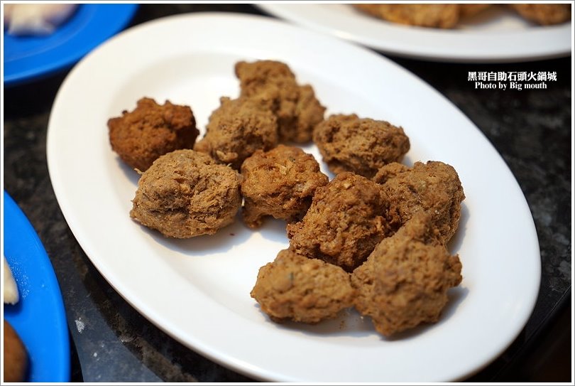 【台北火鍋】黑哥自助石頭火鍋城‧環境好、新鮮美味、價格實在、以盤計價的傳統美味!中山站美食推薦!