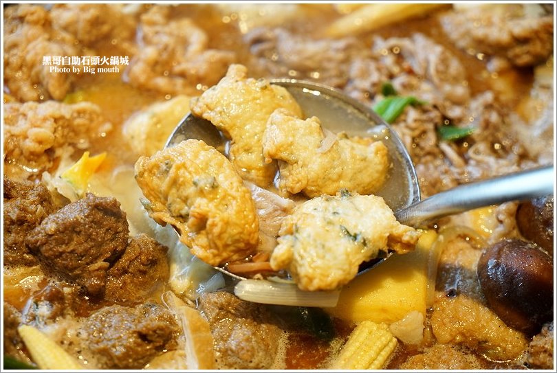 【台北火鍋】黑哥自助石頭火鍋城‧環境好、新鮮美味、價格實在、以盤計價的傳統美味!中山站美食推薦!