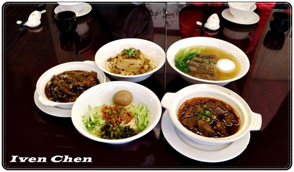 弼園春 私房麵 老菜館:《桃園川菜聚餐》推薦古色古香的『弼園春』私房麵老菜館\剁椒肉醬麵\麻辣臭仙麵\清燉牛肉麵\富貴一品雞湯
