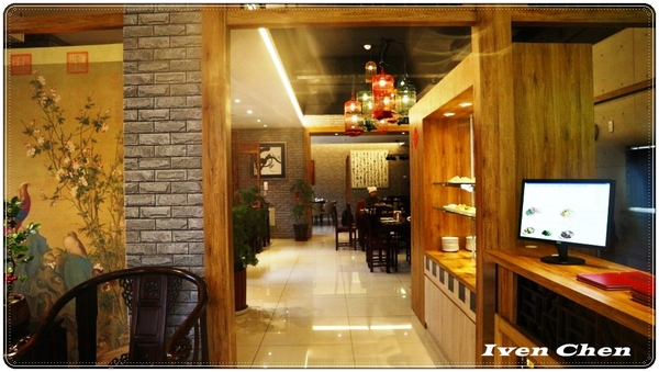 弼園春 私房麵 老菜館:《桃園川菜聚餐》推薦古色古香的『弼園春』私房麵老菜館\剁椒肉醬麵\麻辣臭仙麵\清燉牛肉麵\富貴一品雞湯