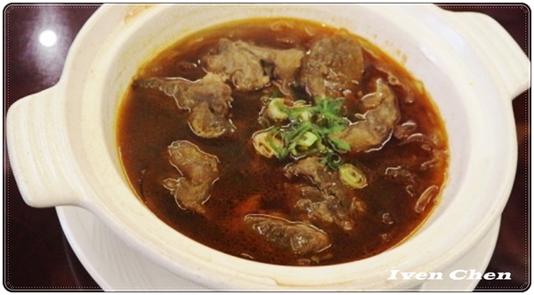 弼園春 私房麵 老菜館:《桃園川菜聚餐》推薦古色古香的『弼園春』私房麵老菜館\剁椒肉醬麵\麻辣臭仙麵\清燉牛肉麵\富貴一品雞湯