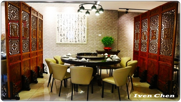 弼園春 私房麵 老菜館:《桃園川菜聚餐》推薦古色古香的『弼園春』私房麵老菜館\剁椒肉醬麵\麻辣臭仙麵\清燉牛肉麵\富貴一品雞湯