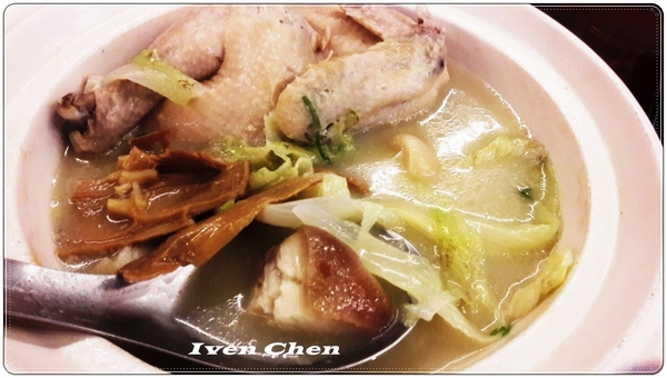 弼園春 私房麵 老菜館:《桃園川菜聚餐》推薦古色古香的『弼園春』私房麵老菜館\剁椒肉醬麵\麻辣臭仙麵\清燉牛肉麵\富貴一品雞湯