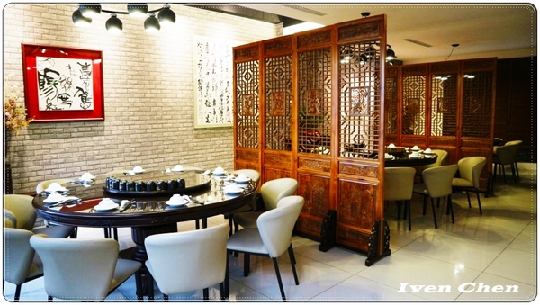 弼園春 私房麵 老菜館:《桃園川菜聚餐》推薦古色古香的『弼園春』私房麵老菜館\剁椒肉醬麵\麻辣臭仙麵\清燉牛肉麵\富貴一品雞湯