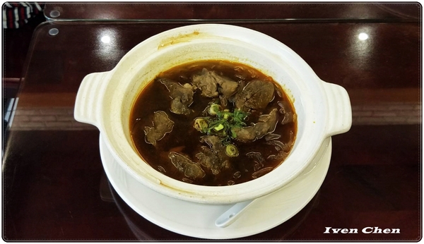 弼園春 私房麵 老菜館:《桃園川菜聚餐》推薦古色古香的『弼園春』私房麵老菜館\剁椒肉醬麵\麻辣臭仙麵\清燉牛肉麵\富貴一品雞湯