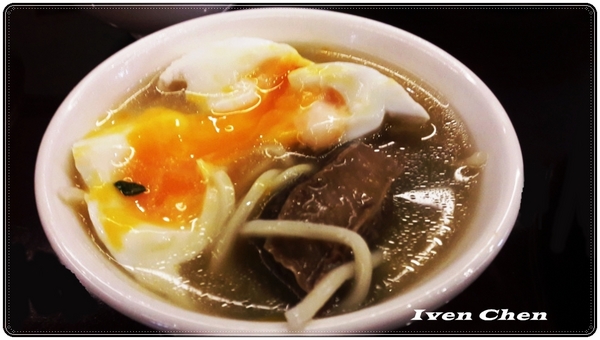 弼園春 私房麵 老菜館:《桃園川菜聚餐》推薦古色古香的『弼園春』私房麵老菜館\剁椒肉醬麵\麻辣臭仙麵\清燉牛肉麵\富貴一品雞湯