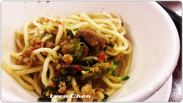 弼園春 私房麵 老菜館:《桃園川菜聚餐》推薦古色古香的『弼園春』私房麵老菜館\剁椒肉醬麵\麻辣臭仙麵\清燉牛肉麵\富貴一品雞湯