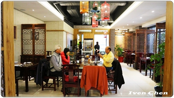 弼園春 私房麵 老菜館:《桃園川菜聚餐》推薦古色古香的『弼園春』私房麵老菜館\剁椒肉醬麵\麻辣臭仙麵\清燉牛肉麵\富貴一品雞湯