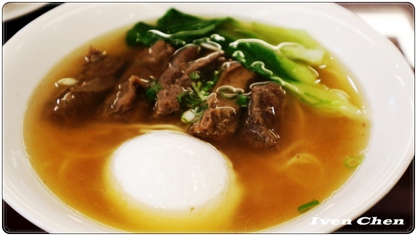 弼園春 私房麵 老菜館:《桃園川菜聚餐》推薦古色古香的『弼園春』私房麵老菜館\剁椒肉醬麵\麻辣臭仙麵\清燉牛肉麵\富貴一品雞湯