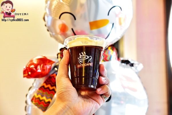 桃園中壢美食-7-11長業新天地-全台唯一的小七才有賣,夢幻系氮氣冷萃咖啡在小七就買的到,還有櫻花粉牆壁喲 @民宿女王芽月-美食.旅遊.全台趴趴走