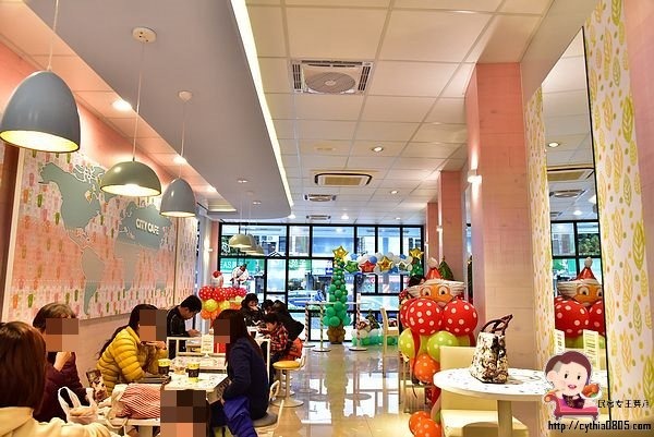 桃園中壢美食-7-11長業新天地-全台唯一的小七才有賣,夢幻系氮氣冷萃咖啡在小七就買的到,還有櫻花粉牆壁喲 @民宿女王芽月-美食.旅遊.全台趴趴走