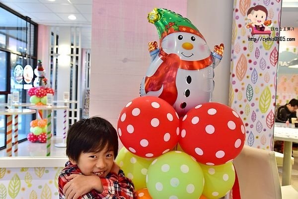 桃園中壢美食-7-11長業新天地-全台唯一的小七才有賣,夢幻系氮氣冷萃咖啡在小七就買的到,還有櫻花粉牆壁喲 @民宿女王芽月-美食.旅遊.全台趴趴走