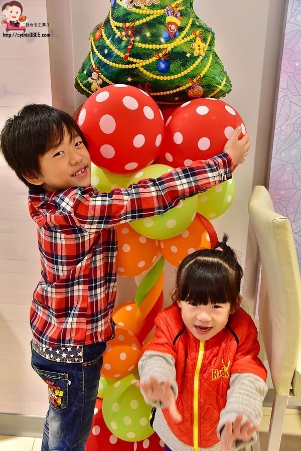 桃園中壢美食-7-11長業新天地-全台唯一的小七才有賣,夢幻系氮氣冷萃咖啡在小七就買的到,還有櫻花粉牆壁喲 @民宿女王芽月-美食.旅遊.全台趴趴走