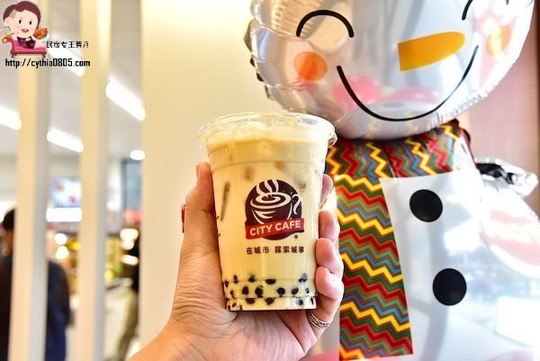 桃園中壢美食-7-11長業新天地-全台唯一的小七才有賣,夢幻系氮氣冷萃咖啡在小七就買的到,還有櫻花粉牆壁喲 @民宿女王芽月-美食.旅遊.全台趴趴走