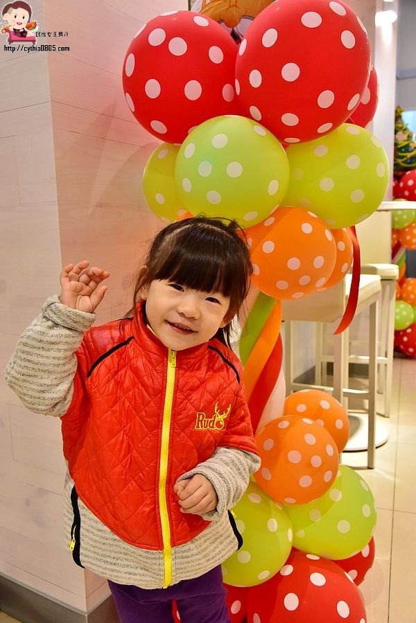 桃園中壢美食-7-11長業新天地-全台唯一的小七才有賣,夢幻系氮氣冷萃咖啡在小七就買的到,還有櫻花粉牆壁喲 @民宿女王芽月-美食.旅遊.全台趴趴走