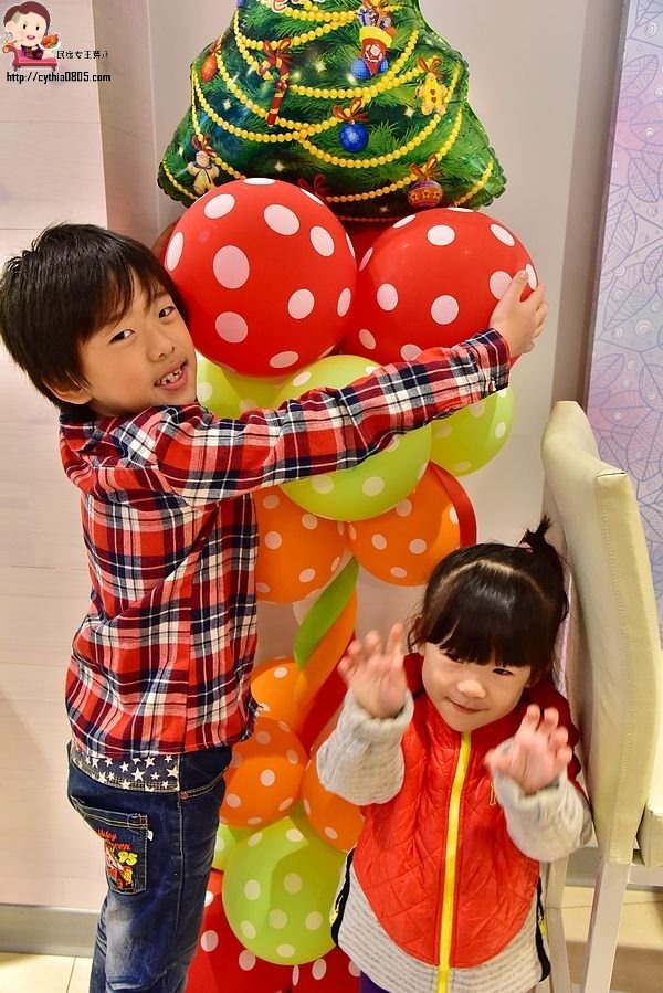 桃園中壢美食-7-11長業新天地-全台唯一的小七才有賣,夢幻系氮氣冷萃咖啡在小七就買的到,還有櫻花粉牆壁喲 @民宿女王芽月-美食.旅遊.全台趴趴走