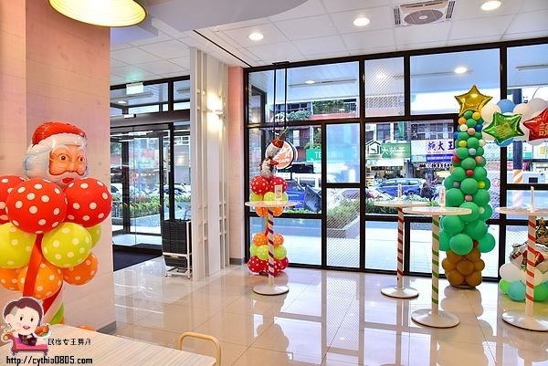 桃園中壢美食-7-11長業新天地-全台唯一的小七才有賣,夢幻系氮氣冷萃咖啡在小七就買的到,還有櫻花粉牆壁喲 @民宿女王芽月-美食.旅遊.全台趴趴走