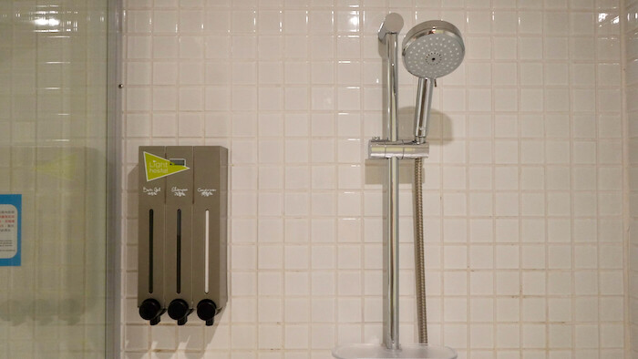 [台南] 仲青行旅｜台南平價住宿推薦！每人500元即可入住！超美交誼廳必拍！