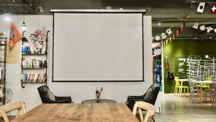 [台南] 仲青行旅｜台南平價住宿推薦！每人500元即可入住！超美交誼廳必拍！