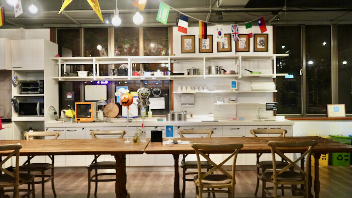 [台南] 仲青行旅｜台南平價住宿推薦！每人500元即可入住！超美交誼廳必拍！