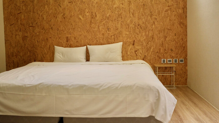 [台南] 仲青行旅｜台南平價住宿推薦！每人500元即可入住！超美交誼廳必拍！