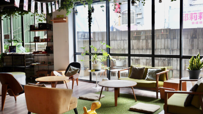 [台南] 仲青行旅｜台南平價住宿推薦！每人500元即可入住！超美交誼廳必拍！