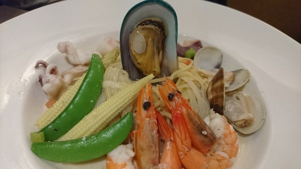 夜坡義大利餐廳(裕誠店)：高雄~夜坡義大利餐廳(裕誠店)~餐點新鮮美味不馬虎~聚餐約會的好地方~