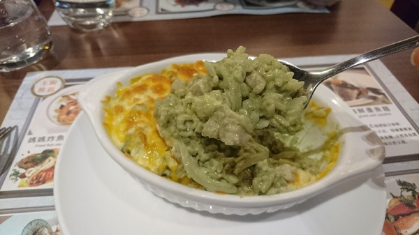 夜坡義大利餐廳(裕誠店)：高雄~夜坡義大利餐廳(裕誠店)~餐點新鮮美味不馬虎~聚餐約會的好地方~