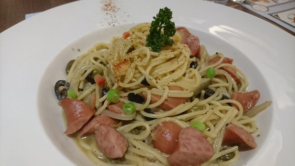 夜坡義大利餐廳(裕誠店)：高雄~夜坡義大利餐廳(裕誠店)~餐點新鮮美味不馬虎~聚餐約會的好地方~