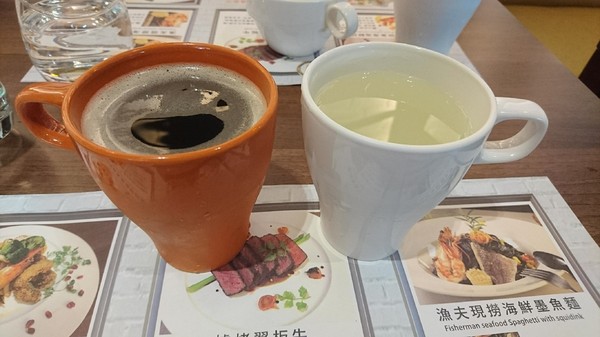 夜坡義大利餐廳(裕誠店)：高雄~夜坡義大利餐廳(裕誠店)~餐點新鮮美味不馬虎~聚餐約會的好地方~