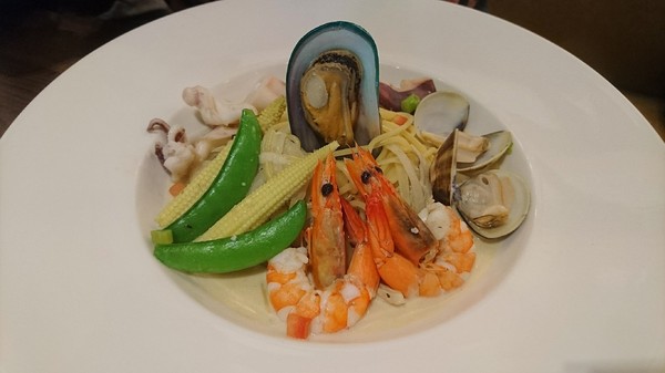 夜坡義大利餐廳(裕誠店)：高雄~夜坡義大利餐廳(裕誠店)~餐點新鮮美味不馬虎~聚餐約會的好地方~