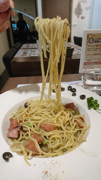 夜坡義大利餐廳(裕誠店)：高雄~夜坡義大利餐廳(裕誠店)~餐點新鮮美味不馬虎~聚餐約會的好地方~