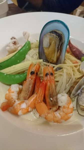 夜坡義大利餐廳(裕誠店)：高雄~夜坡義大利餐廳(裕誠店)~餐點新鮮美味不馬虎~聚餐約會的好地方~