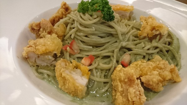 夜坡義大利餐廳(裕誠店)：高雄~夜坡義大利餐廳(裕誠店)~餐點新鮮美味不馬虎~聚餐約會的好地方~