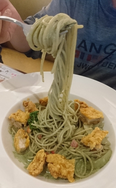 夜坡義大利餐廳(裕誠店)：高雄~夜坡義大利餐廳(裕誠店)~餐點新鮮美味不馬虎~聚餐約會的好地方~