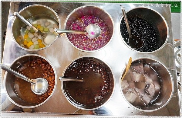 伊豆古早味挫冰：台中南區』忠孝夜市伊豆古早味挫冰║冬季限定的溫暖幸福滋味，暖呼呼的甜湯，吃過的人都說料多實在 ！