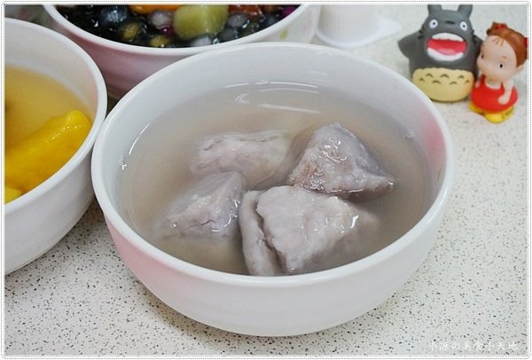 伊豆古早味挫冰：台中南區』忠孝夜市伊豆古早味挫冰║冬季限定的溫暖幸福滋味，暖呼呼的甜湯，吃過的人都說料多實在 ！