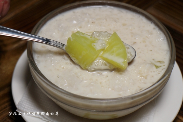 DOUBLE泰：新莊泰式料理『DOUBLE泰』南洋風味料理/摩摩喳喳/芋汁香蕉/捷運輔大站