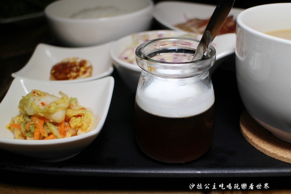 DOUBLE泰：新莊泰式料理『DOUBLE泰』南洋風味料理/摩摩喳喳/芋汁香蕉/捷運輔大站