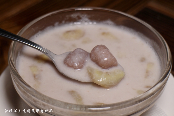 DOUBLE泰：新莊泰式料理『DOUBLE泰』南洋風味料理/摩摩喳喳/芋汁香蕉/捷運輔大站