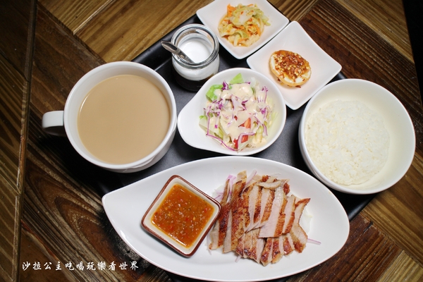 DOUBLE泰：新莊泰式料理『DOUBLE泰』南洋風味料理/摩摩喳喳/芋汁香蕉/捷運輔大站