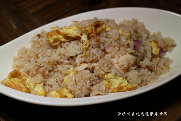 DOUBLE泰：新莊泰式料理『DOUBLE泰』南洋風味料理/摩摩喳喳/芋汁香蕉/捷運輔大站