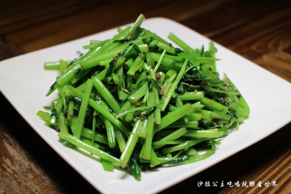 DOUBLE泰：新莊泰式料理『DOUBLE泰』南洋風味料理/摩摩喳喳/芋汁香蕉/捷運輔大站