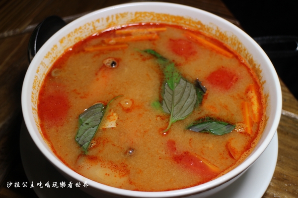 DOUBLE泰：新莊泰式料理『DOUBLE泰』南洋風味料理/摩摩喳喳/芋汁香蕉/捷運輔大站