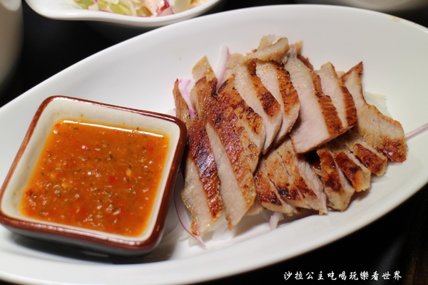 DOUBLE泰：新莊泰式料理『DOUBLE泰』南洋風味料理/摩摩喳喳/芋汁香蕉/捷運輔大站