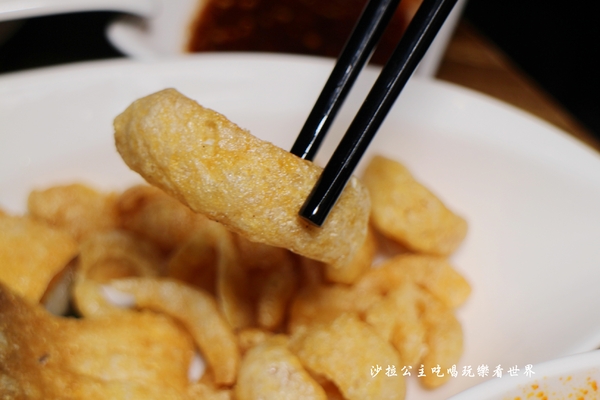 DOUBLE泰：新莊泰式料理『DOUBLE泰』南洋風味料理/摩摩喳喳/芋汁香蕉/捷運輔大站