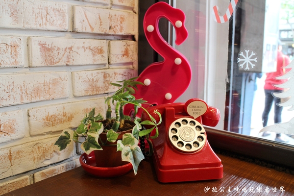 DOUBLE泰：新莊泰式料理『DOUBLE泰』南洋風味料理/摩摩喳喳/芋汁香蕉/捷運輔大站