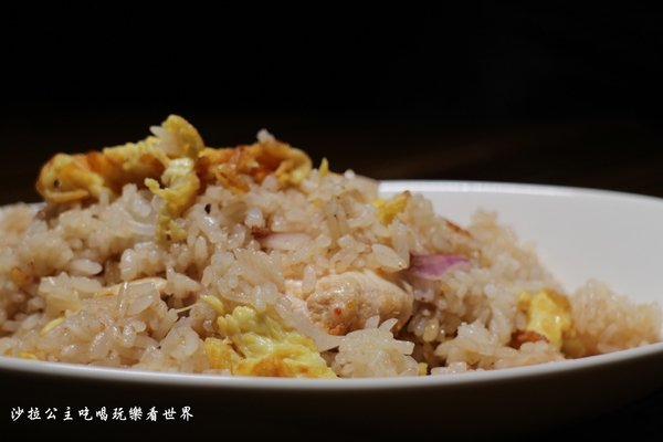 DOUBLE泰：新莊泰式料理『DOUBLE泰』南洋風味料理/摩摩喳喳/芋汁香蕉/捷運輔大站