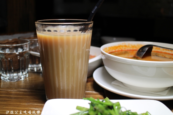 DOUBLE泰：新莊泰式料理『DOUBLE泰』南洋風味料理/摩摩喳喳/芋汁香蕉/捷運輔大站